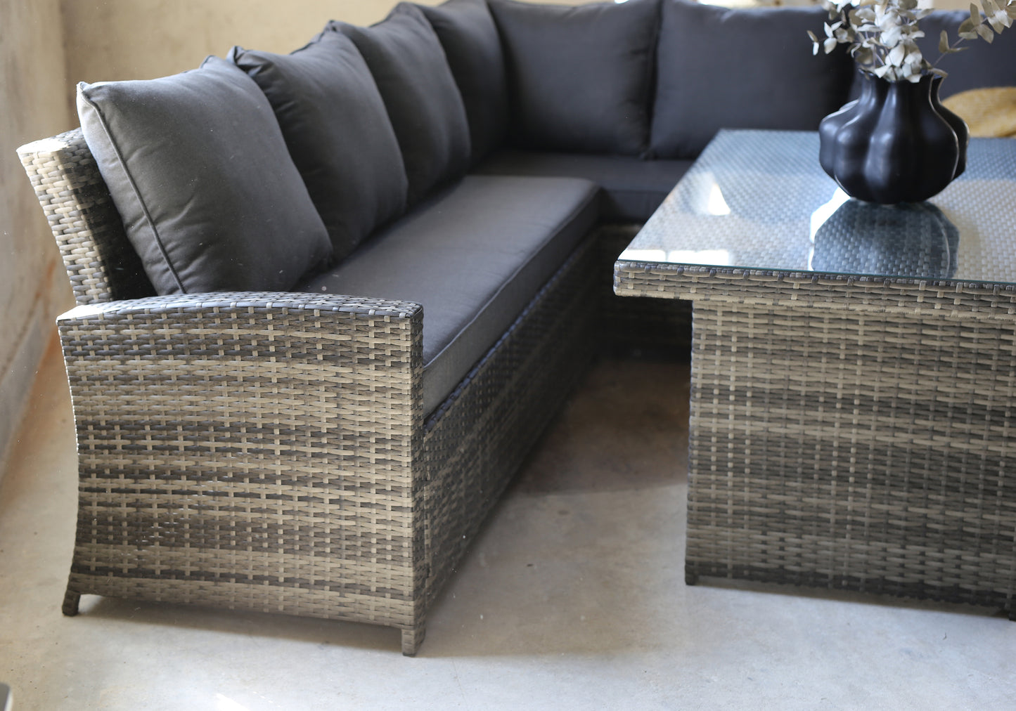 Daven utegrupp med bord - Grå konstrotting