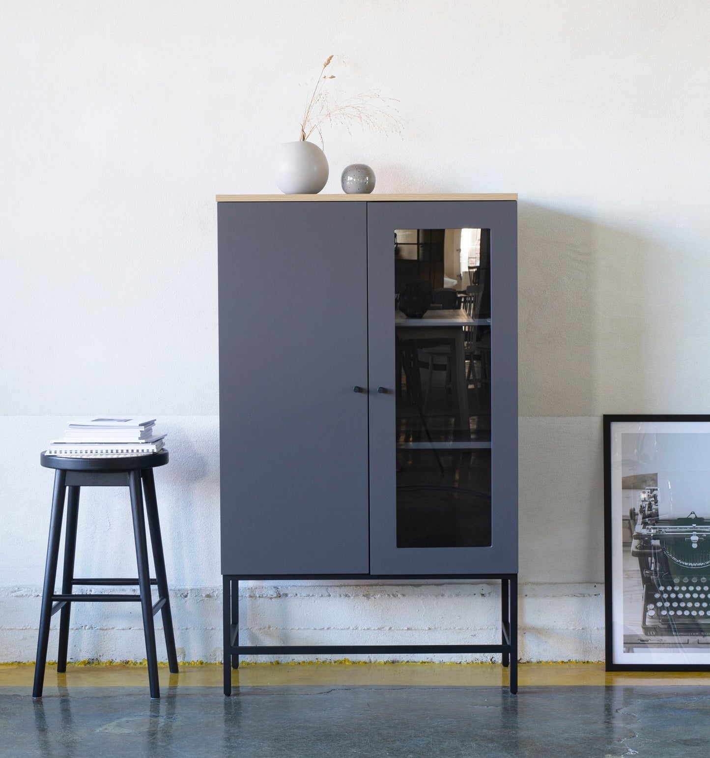 Edge skåp i Ek / Grå högtryckslaminat (HPL)