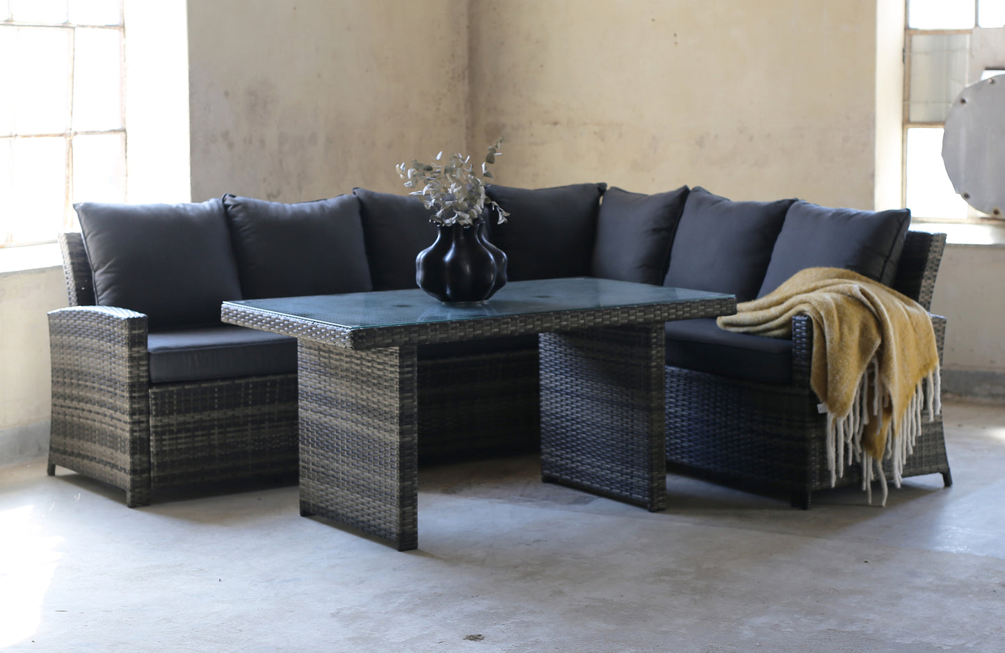 Daven utegrupp med bord - Grå konstrotting