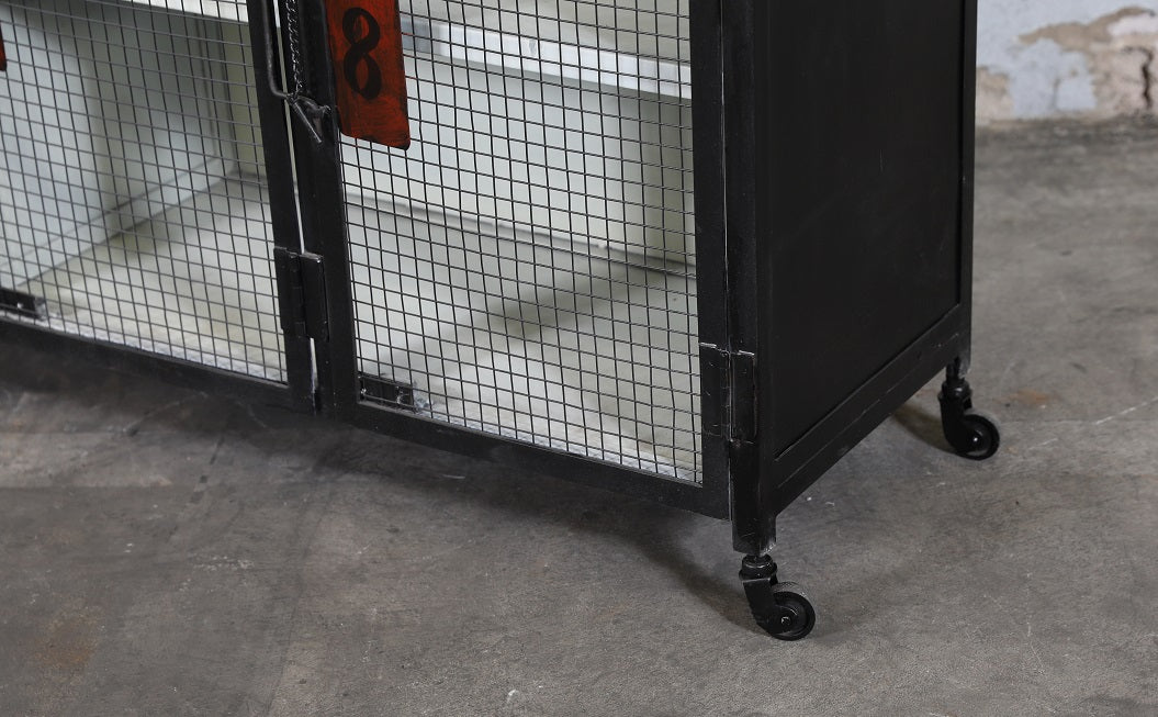 Vintage metallskåp 172x150 cm