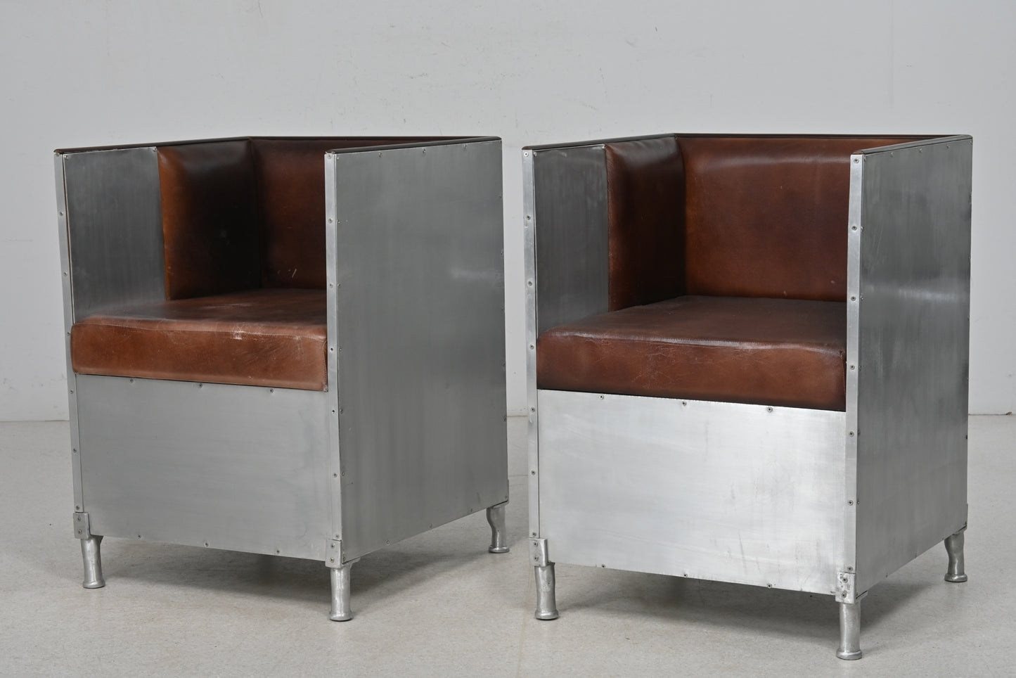 Decibel fåtölj metall mörkbrunt läder