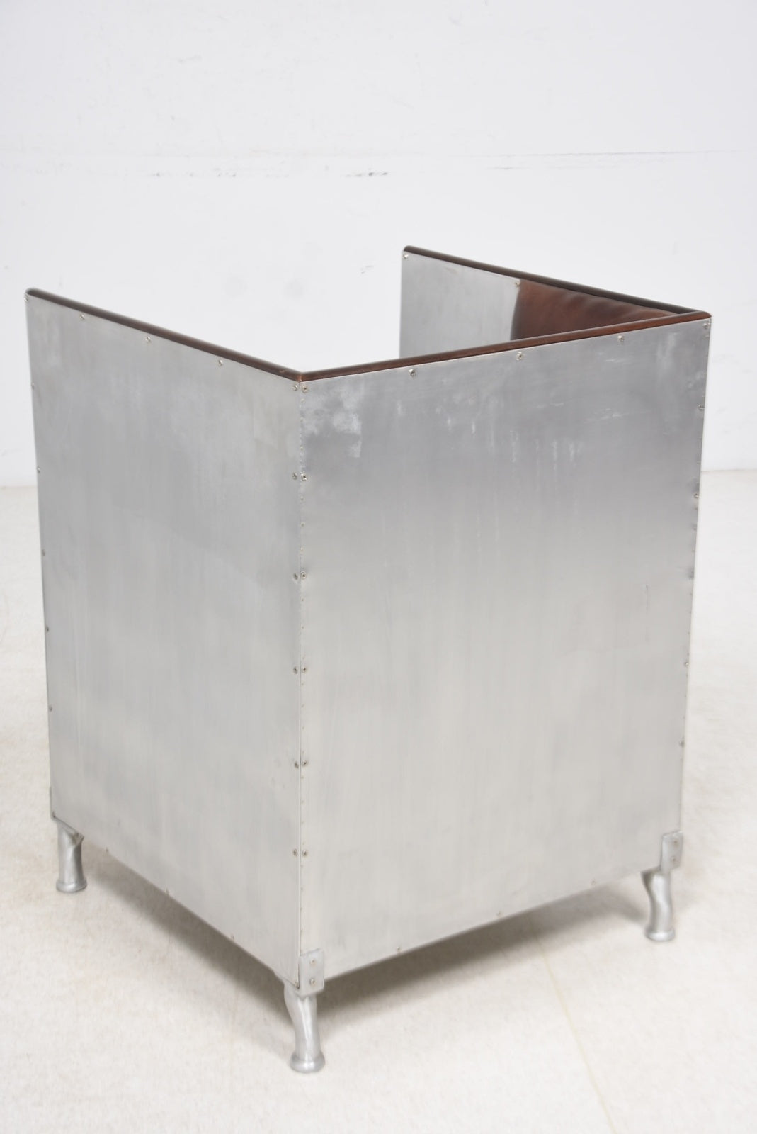 Decibel fåtölj metall mörkbrunt läder