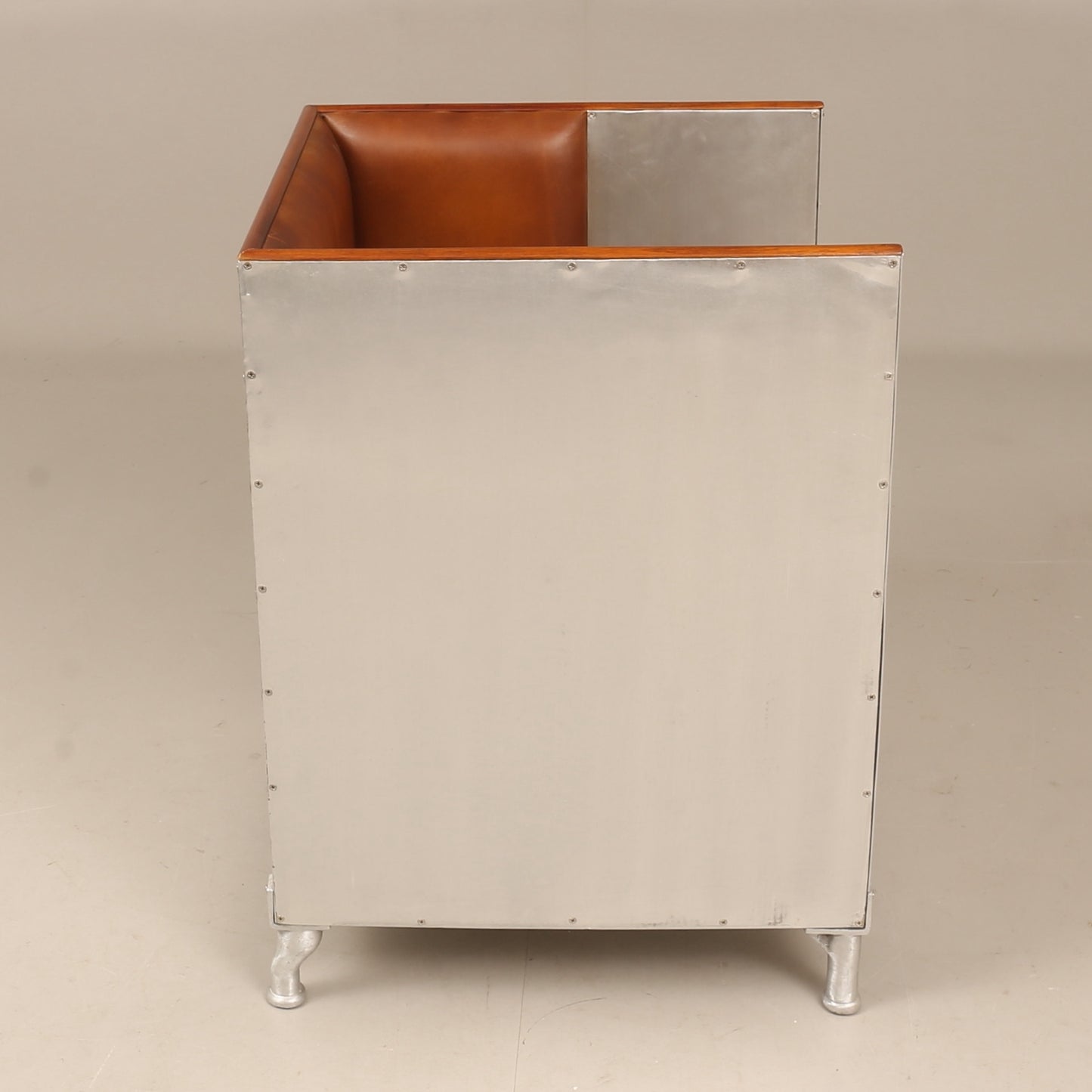 Decibel fåtölj metall Cognac läder